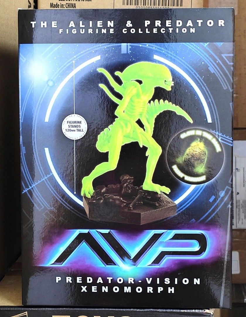 Alien Vs Predator Xenomorph Glow In The Dark, Hobbies & Toys, Toys & Games on Carousell