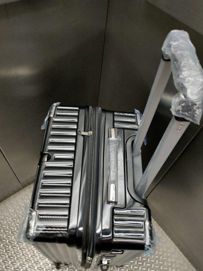 ZIPPERS STUCK! PARTS USE ONLY NEW 26 inch LARGE size 30 kgs expandable