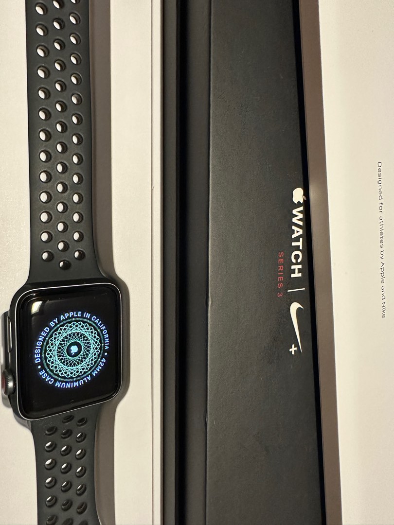 Apple Watch Series 3 42mm case Space Grey Nike Spoet Band