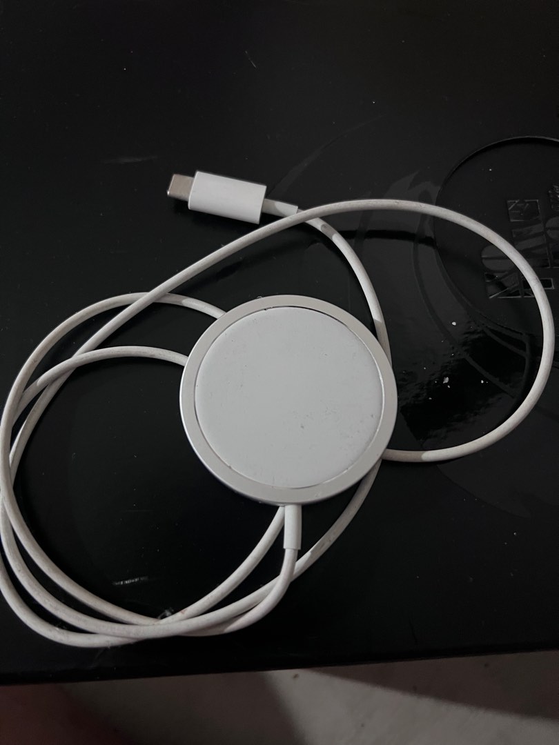 Apple magsafe wireless charger 100 authentic Mobile Phones