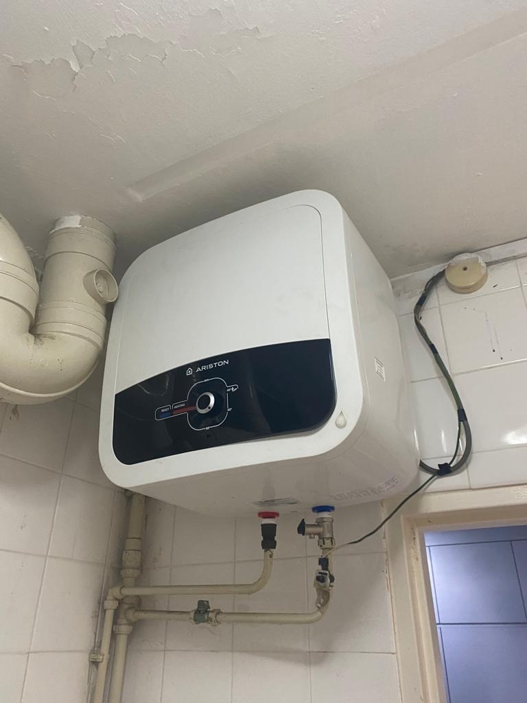 Ariston Water heater ANZ 30 L Storage, TV & Home Appliances, Water