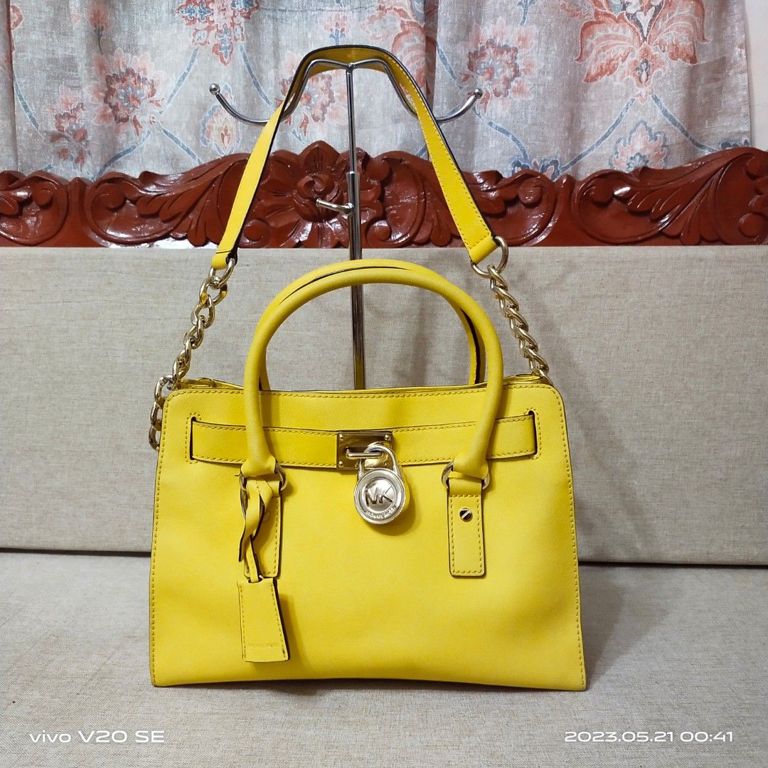 Michael Kors MK Hamilton bag Large size, Women's Fashion, Bags & Wallets,  Shoulder Bags on Carousell