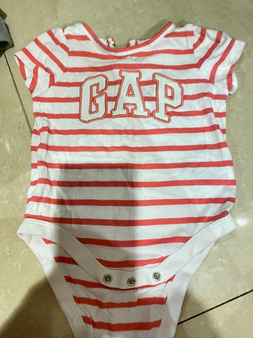 Baby gap onesie