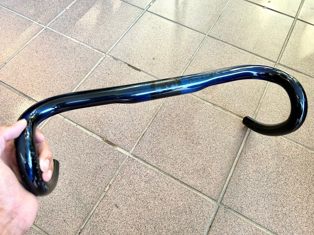 BEAST Ultra Handlebar & BEAST Bottle Cages, Sports Equipment, Bicycles & Parts, Parts