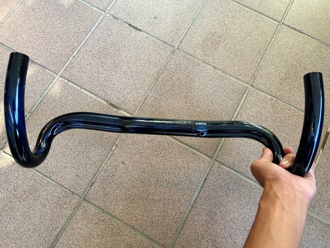 BEAST Ultra Handlebar & BEAST Bottle Cages, Sports Equipment, Bicycles & Parts, Parts