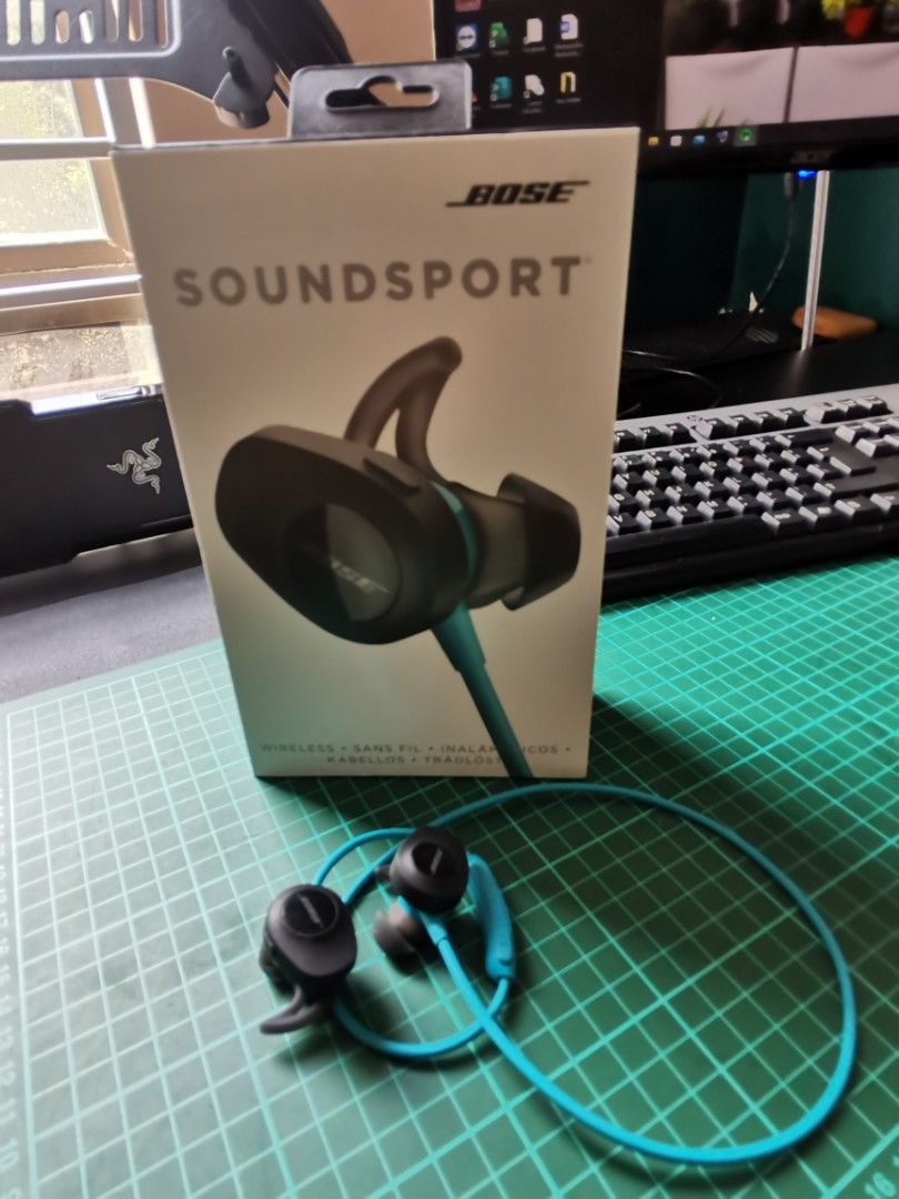 Jbl under armour vs bose soundsport best sale