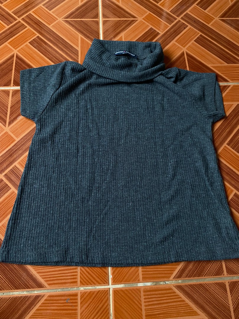 Brandy Melville top on Carousell