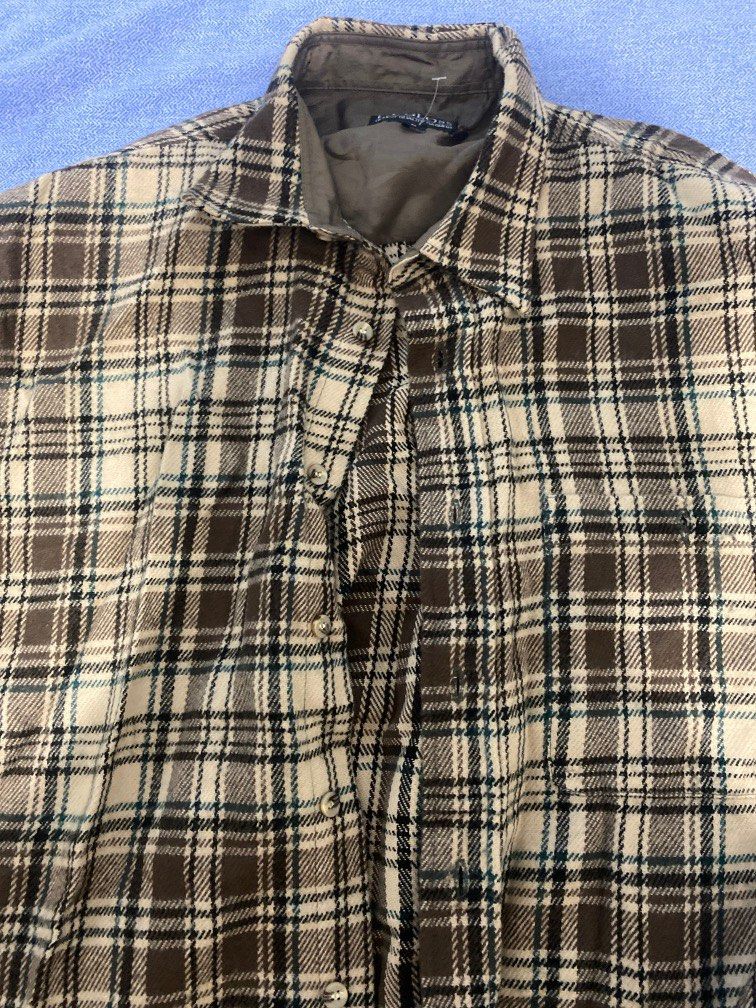 Brown Flannel Longsleeves Men (Category: Formal Shirts) located in Paranaque City. Submitted by firestartstoburn (Listing ID 1236872955, Image 2). Description: No issues.