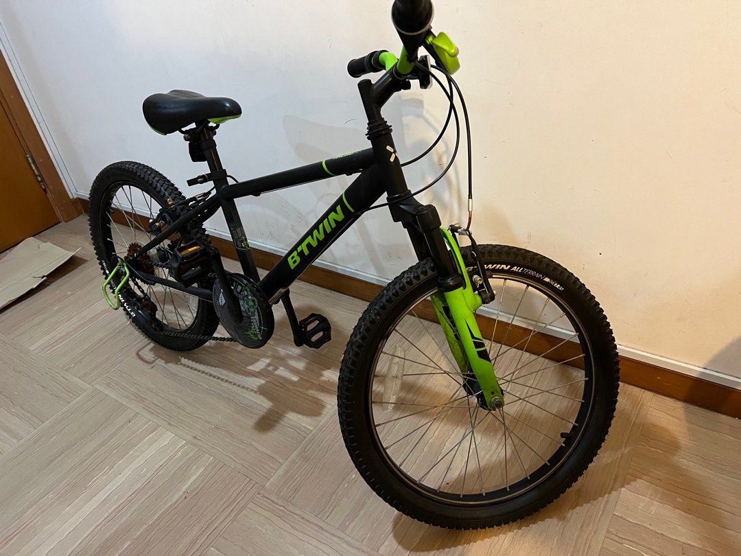 B Twin Racing Boy 500 Bicycle for kids
