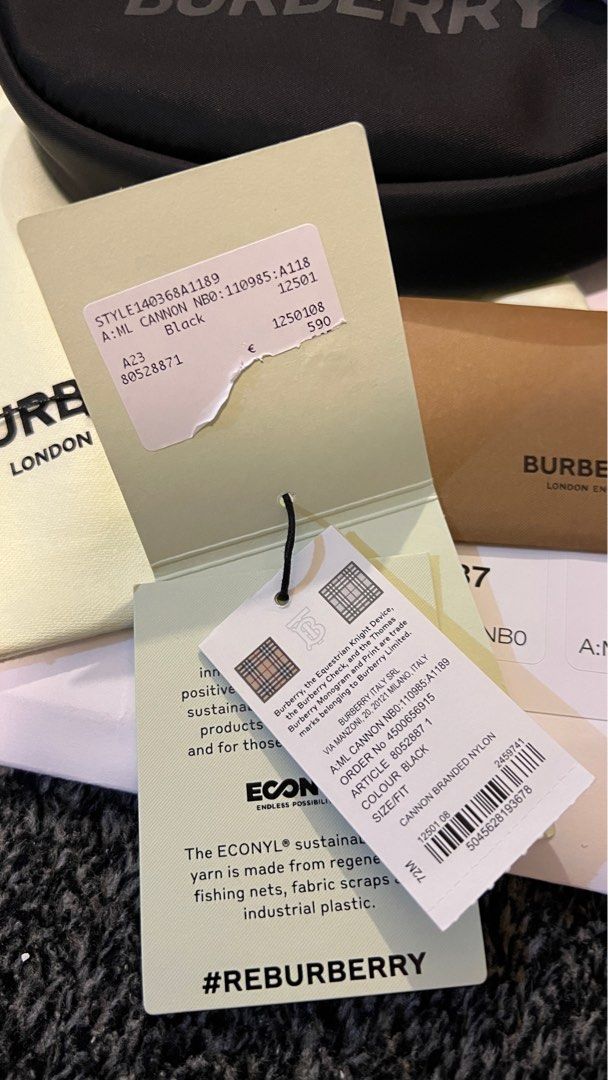 Burberry nylon beltbag (Category: Luxury Bags & Wallets) located in Taguig. Submitted by rraaa32 (Listing ID 1236945443, Image 2). Description: Bnew complete W/ gift receipt Beltbag bumbag.
