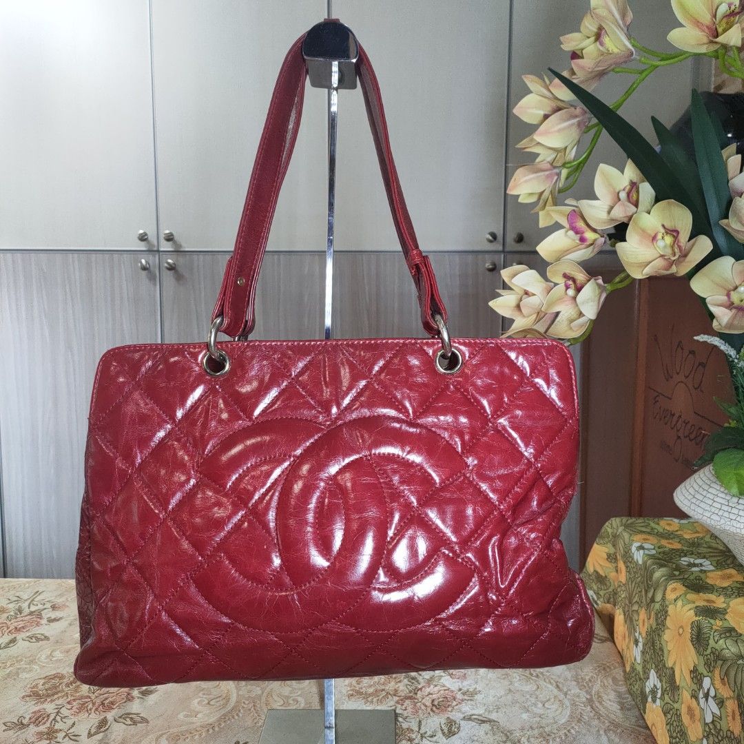 Chanel shoulder bag, Women's Fashion, Bags & Wallets, Shoulder Bags on  Carousell