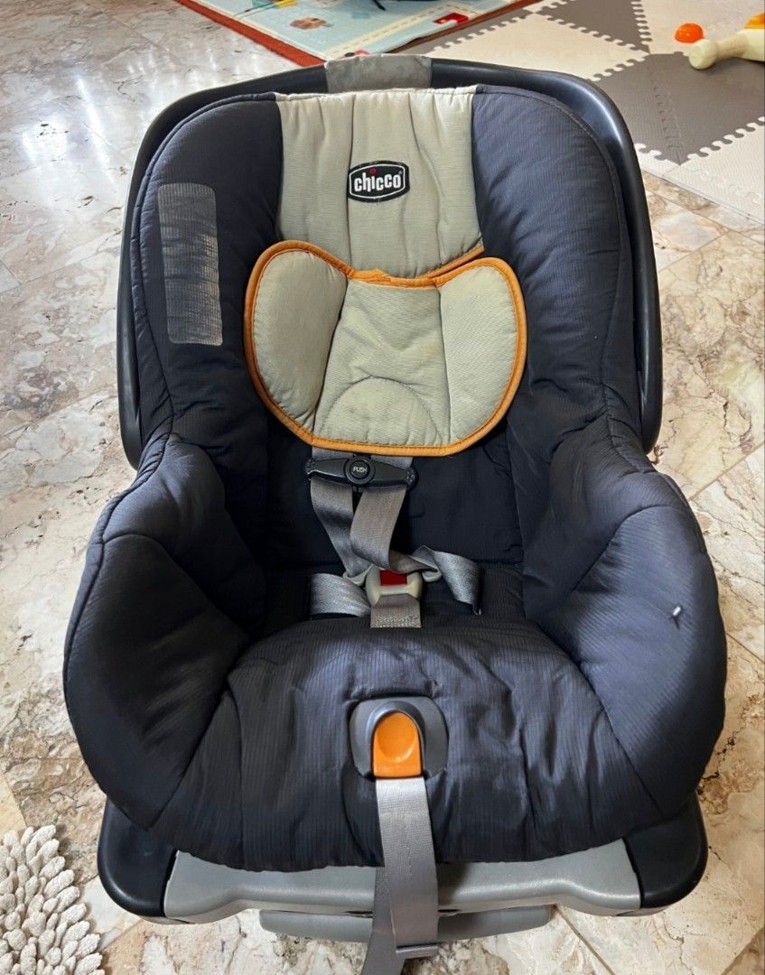 Chicco Car Seat With Base, Babies & Kids, Going Out, Car Seats on Carousell