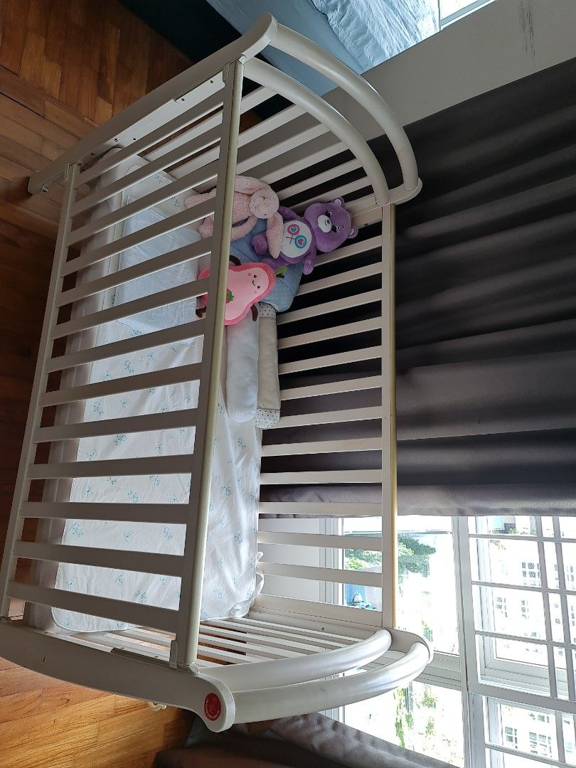 Convertible baby cot, adjustable height level and interchangable to