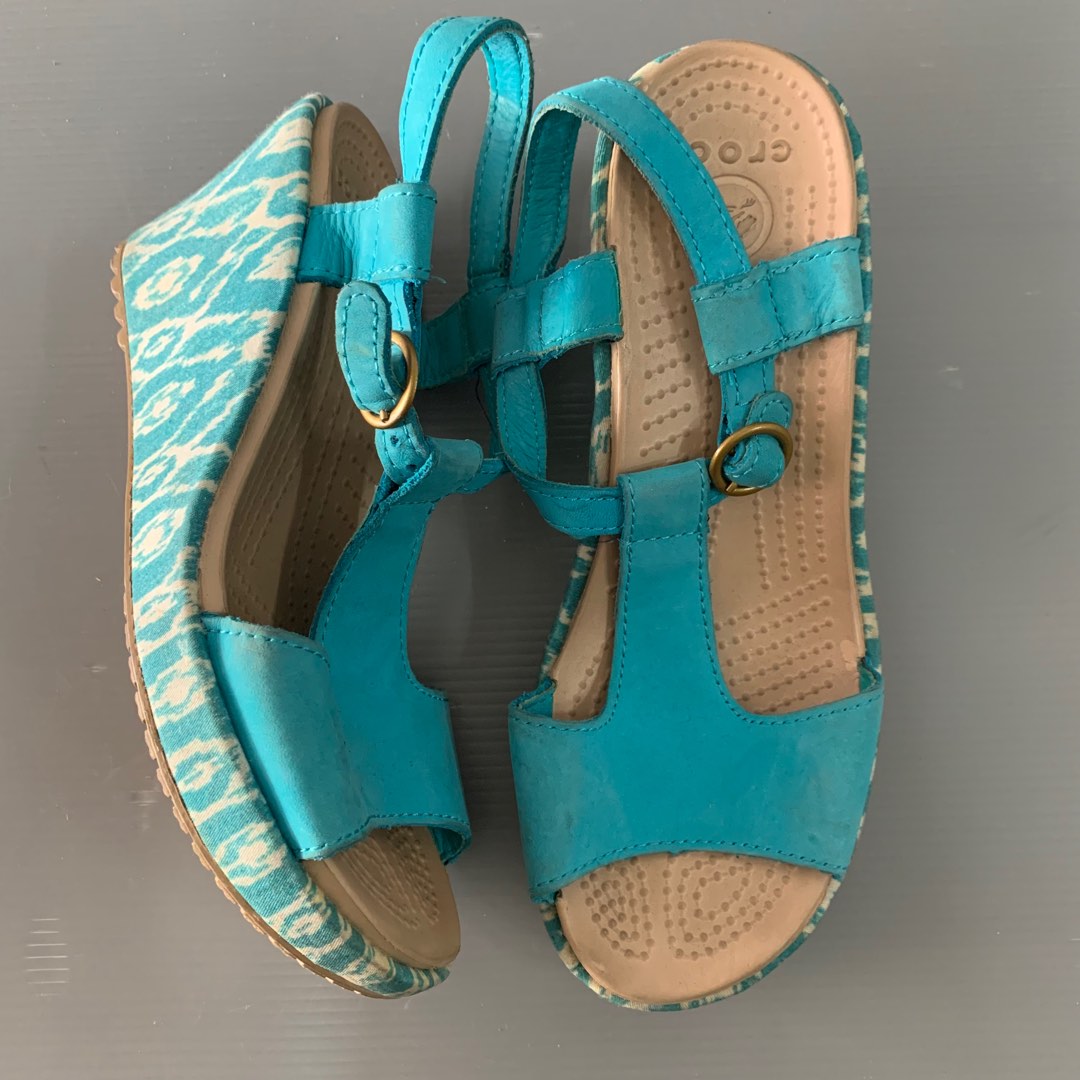 Crocs Wedges Shoes, Women's Fashion, Footwear, Wedges on Carousell