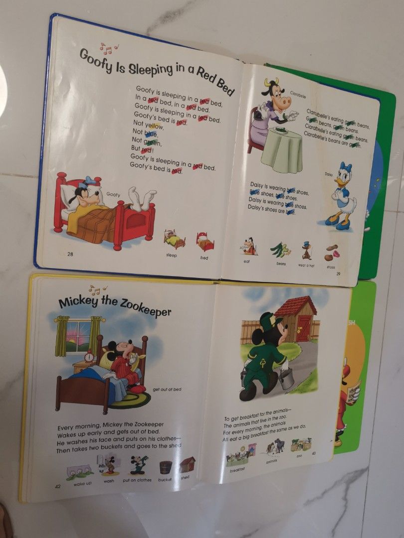 DWE Disney World English Sing Along 書全套4本, 兒童＆孕婦用品