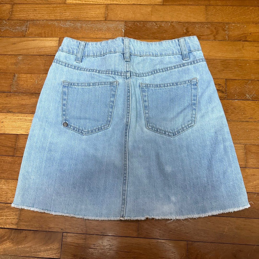 factorie the jean skirt in 90s blue light wash denim raw frayed