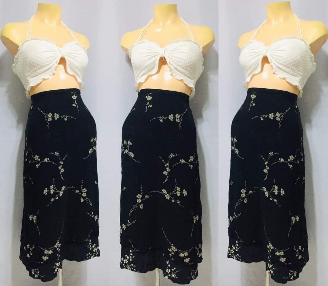 Flowy Chiffon skirt (Category: Skirts) located in Caloocan City. Submitted by val02 (Listing ID 1236795445, Image 1). Description: garterized on waist, 26-28 inches.