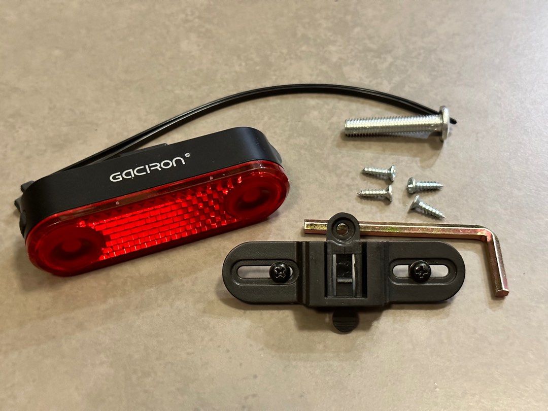 Gaciron smart bike rack brake light, Sports Equipment, Bicycles & Parts