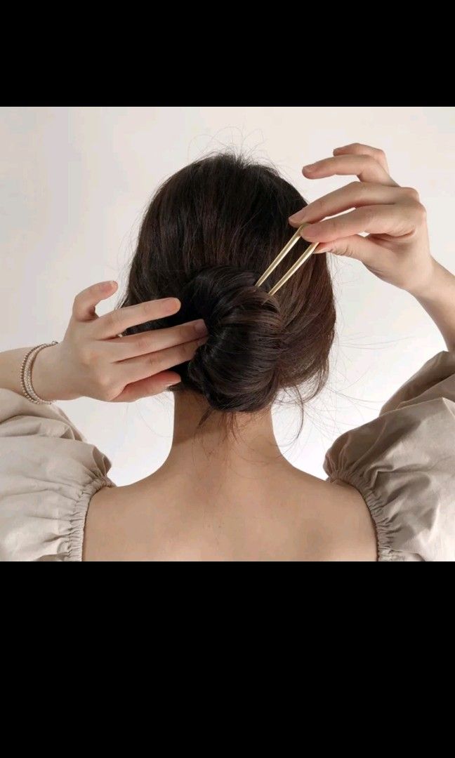 Hair Pin (Category: Hair Accessories) located in San Juan City. Submitted by _rian (Listing ID 1236948113, Image 3). Description: 80 pesos for 2 hair pins.