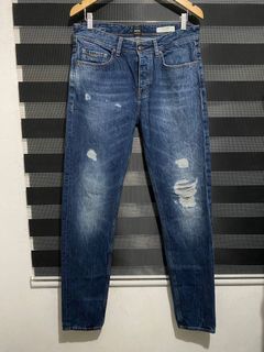 Hugo Boss - tapared slim-fit jeans