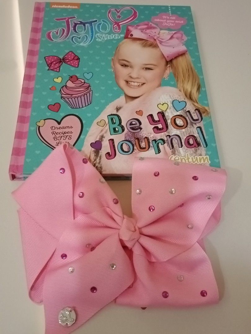 Jojo Siwa book and bow USA original, Beauty & Personal Care, Hair on