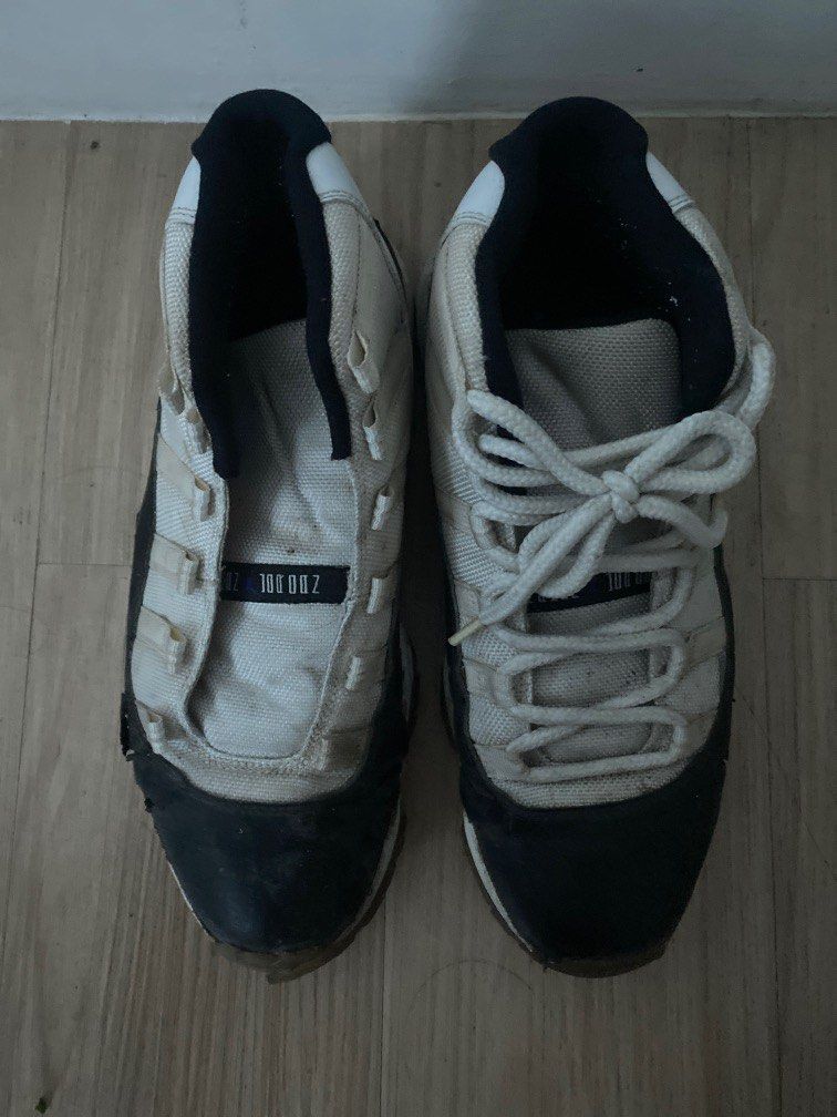 Jordan 11 Concords Second Hand (Category: Sneakers) located in Paranaque City. Submitted by firestartstoburn (Listing ID 1236864904, Image 2). Description: OG. Signs of use. One shoe has no lace. Nego.