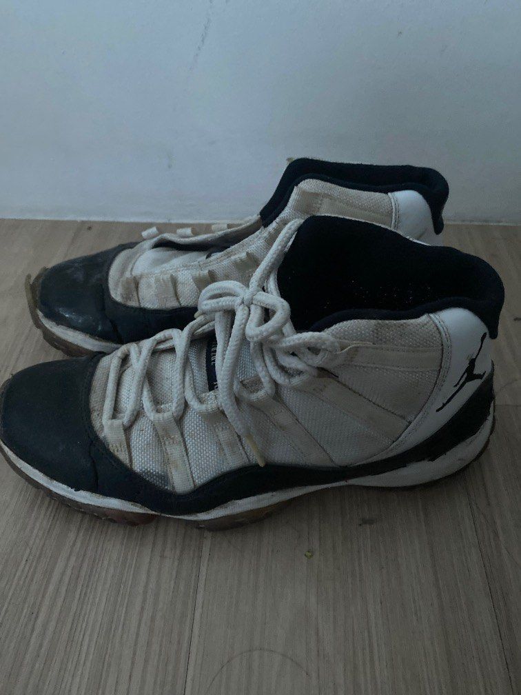 Jordan 11 Concords Second Hand (Category: Sneakers) located in Paranaque City. Submitted by firestartstoburn (Listing ID 1236864904, Image 1). Description: OG. Signs of use. One shoe has no lace. Nego.