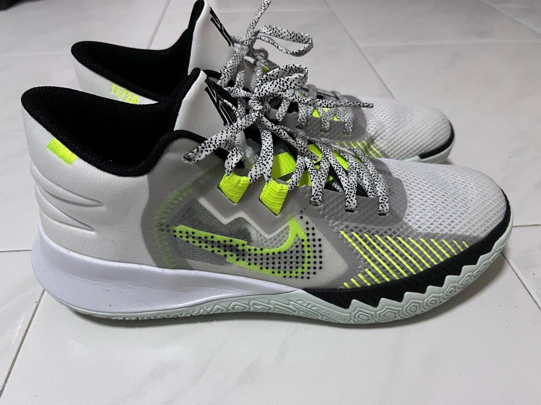 Kyrie Flytrap 5 US 9.5 Men s Fashion Footwear Sneakers on Carousell