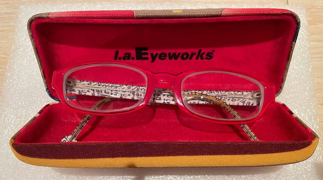 LA Eyeworks 紅色女性眼鏡鏡框, 她的時尚, 手錶及配件, 眼鏡在旋轉拍賣