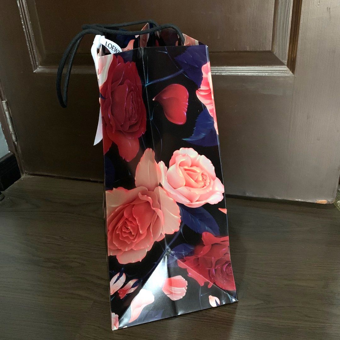 Loewe Floral Paperbag (Category: Luxury Bags & Wallets) located in Manila. Submitted by urbanwear (Listing ID 1236914458, Image 1). Description: From Europe .