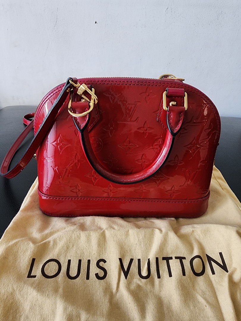 Louis Vuitton banana bag, Barang Mewah, Tas & Dompet di Carousell