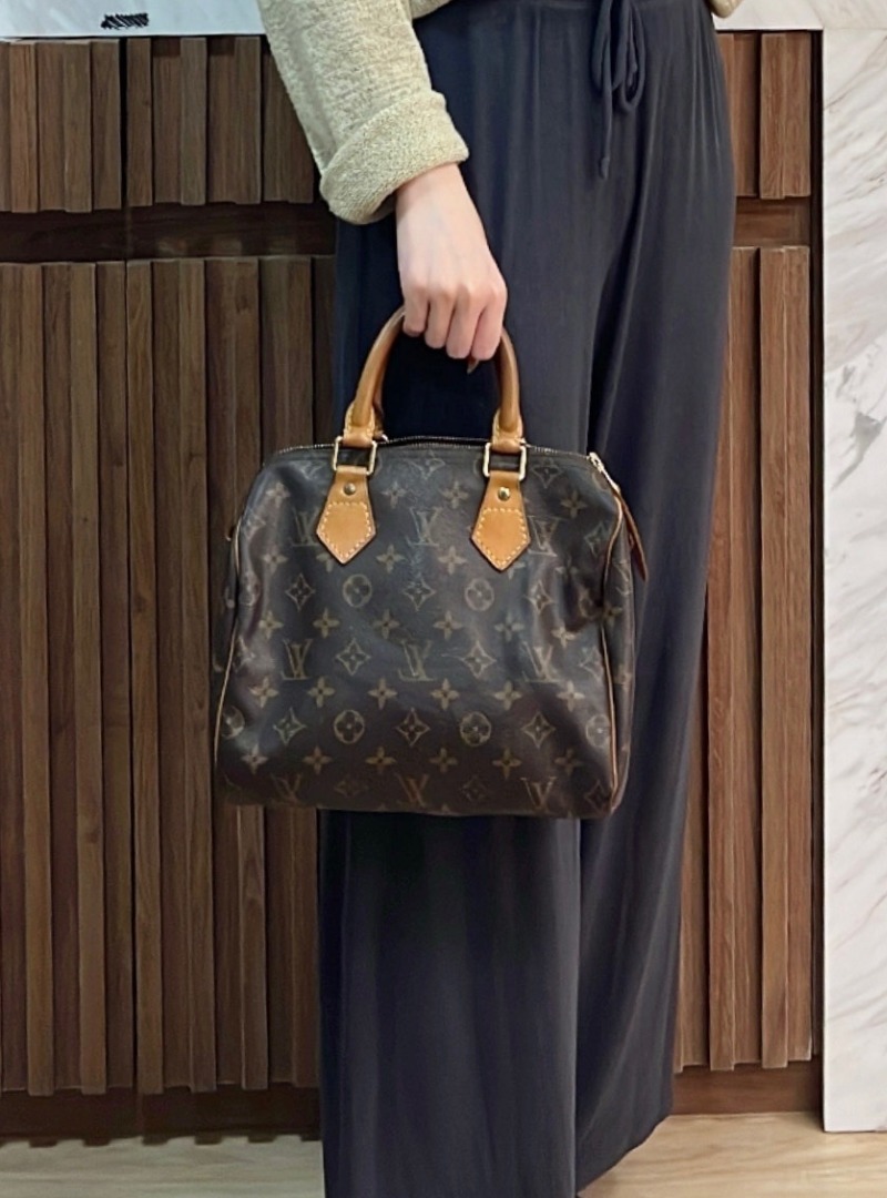 Louis Vuitton Vintage Speedy 25 in classic monogram on Carousell