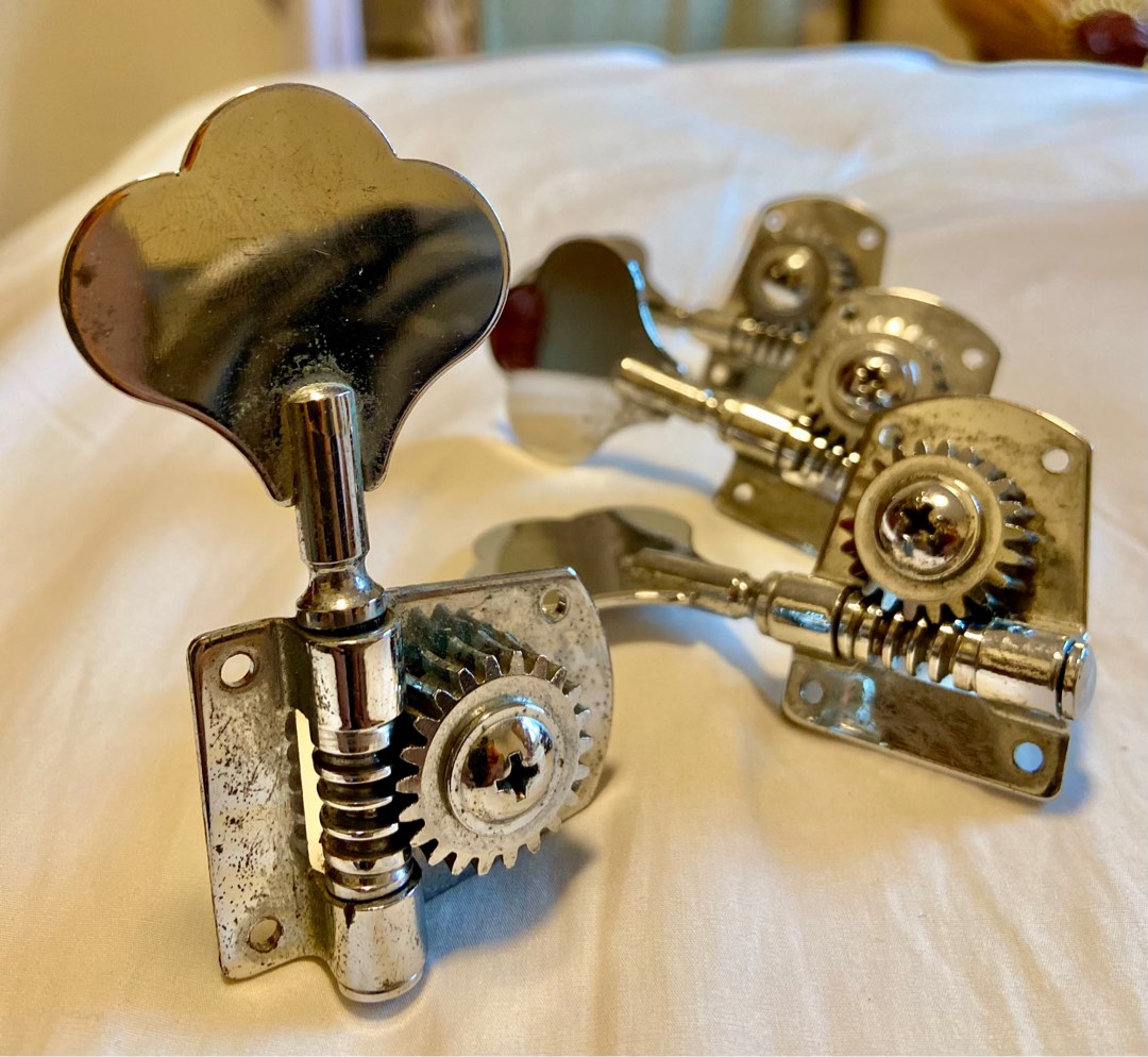 machine head bass fender, Hobbies & Toys, Music & Media, Musical