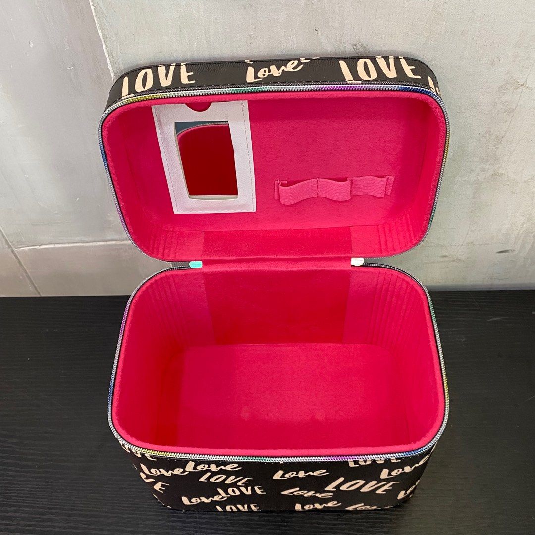Make Up Box (Love D. brown) Large 87245936 (Category: Makeup) located in Paranaque City. Submitted by gladkingphilippines (Listing ID 1236911739, Image 3). Description: .