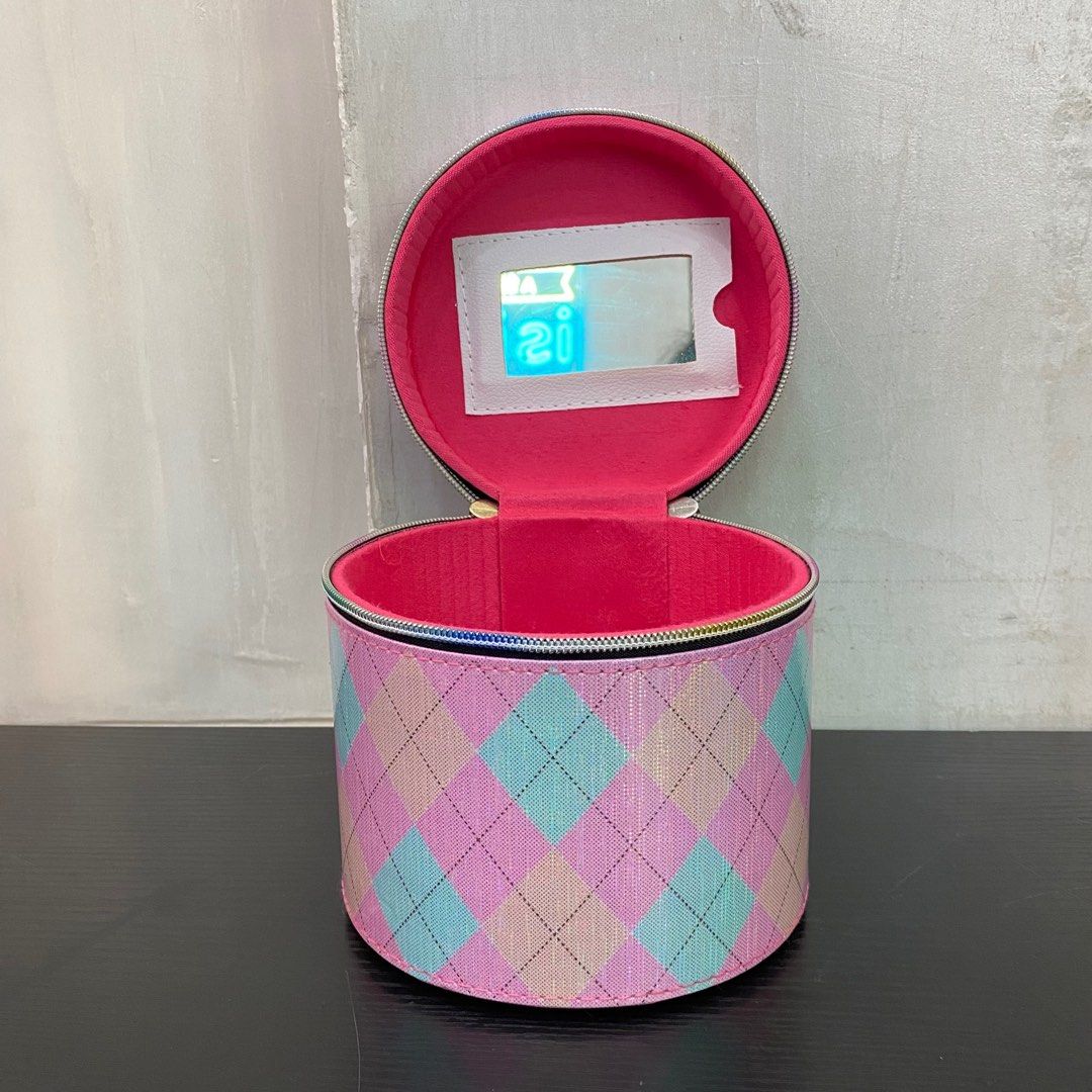 Make Up Box (Oval Pink) Small 87693430 (Category: Makeup) located in Paranaque City. Submitted by gladkingphilippines (Listing ID 1236916739, Image 2). Description: .