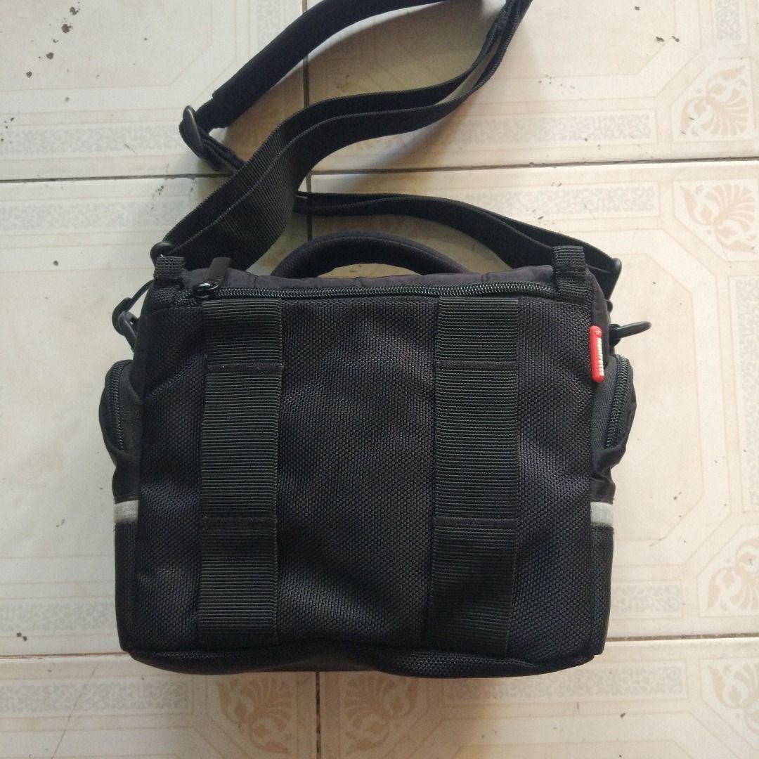 Manfrotto Camera Bag (Category: Camera Bags & Carriers) located in Pasay City. Submitted by denimdude.ph (Listing ID 1236848613, Image 2). Description: .
