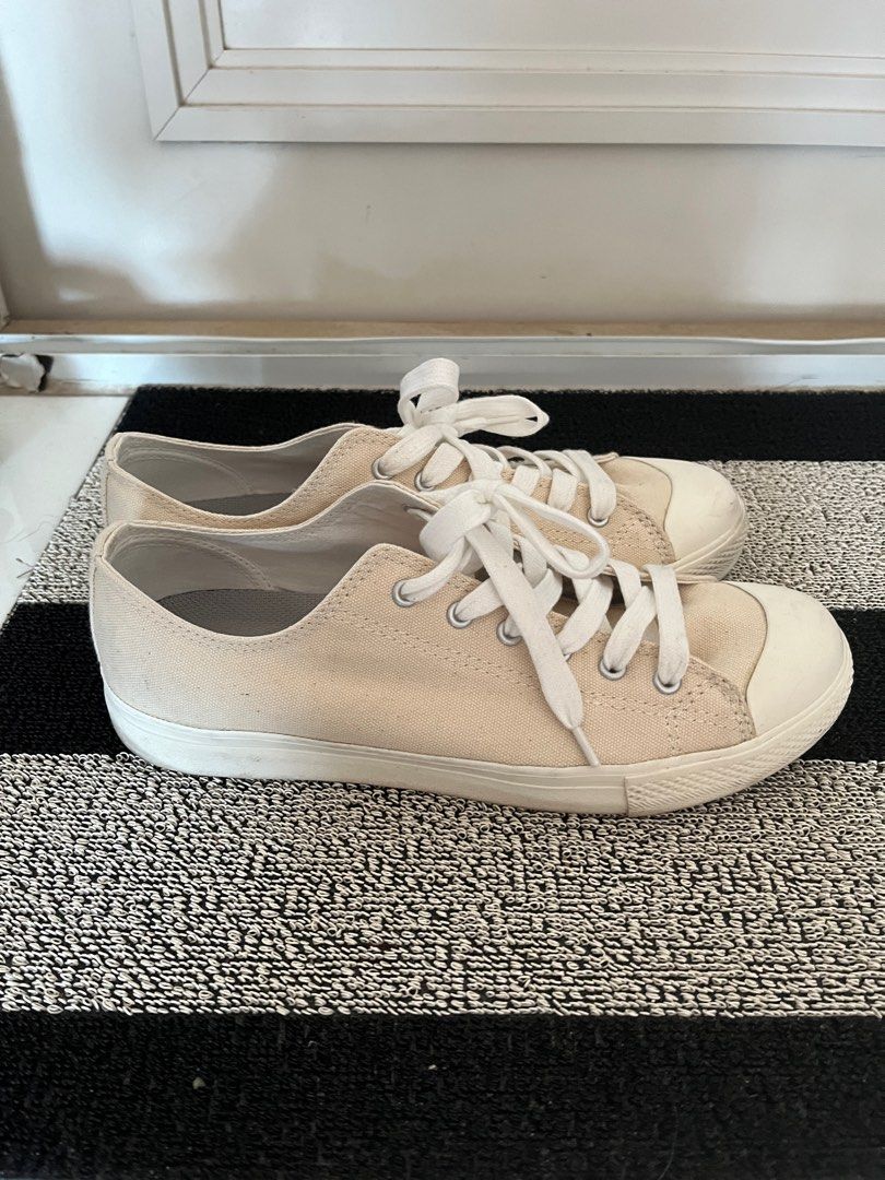 Muji converse shop