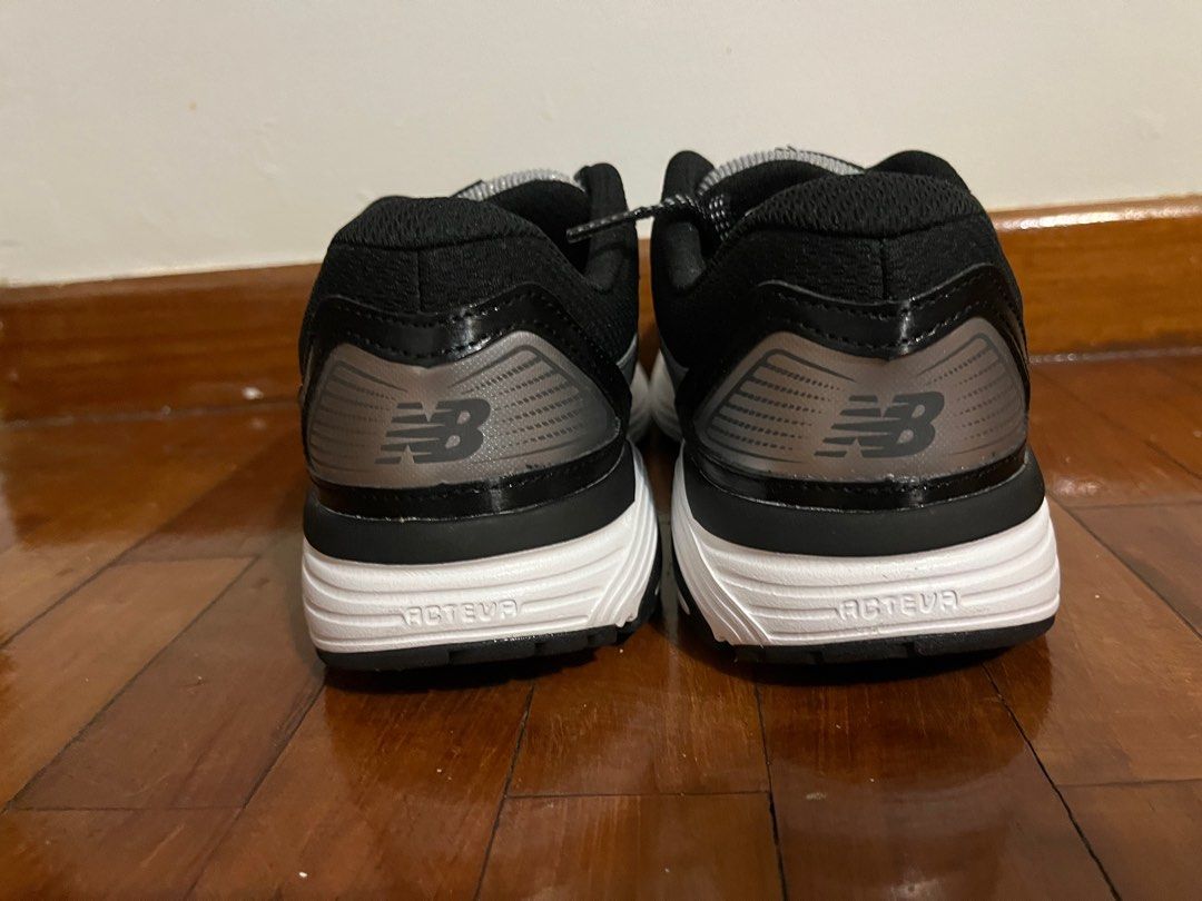 New balance m560cb7 top