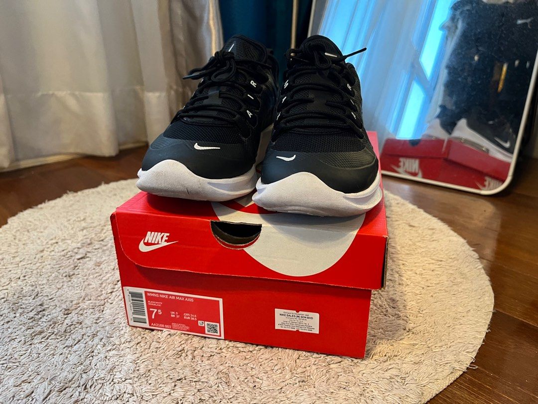 Nike air max hotsell axis on feet