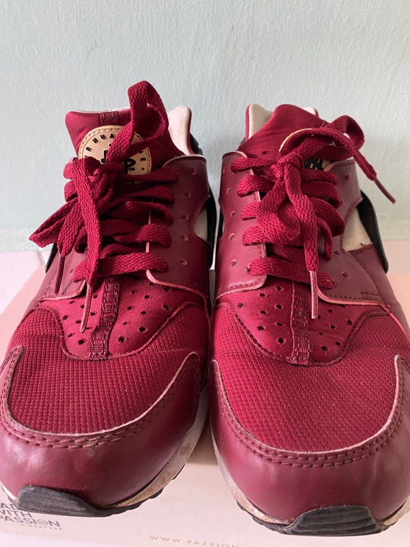 Red nike shoes air hot sale