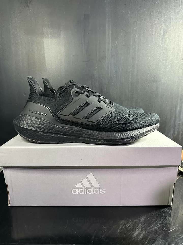 triple black ultraboost