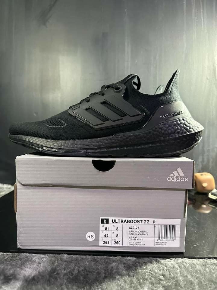 triple black ultraboost