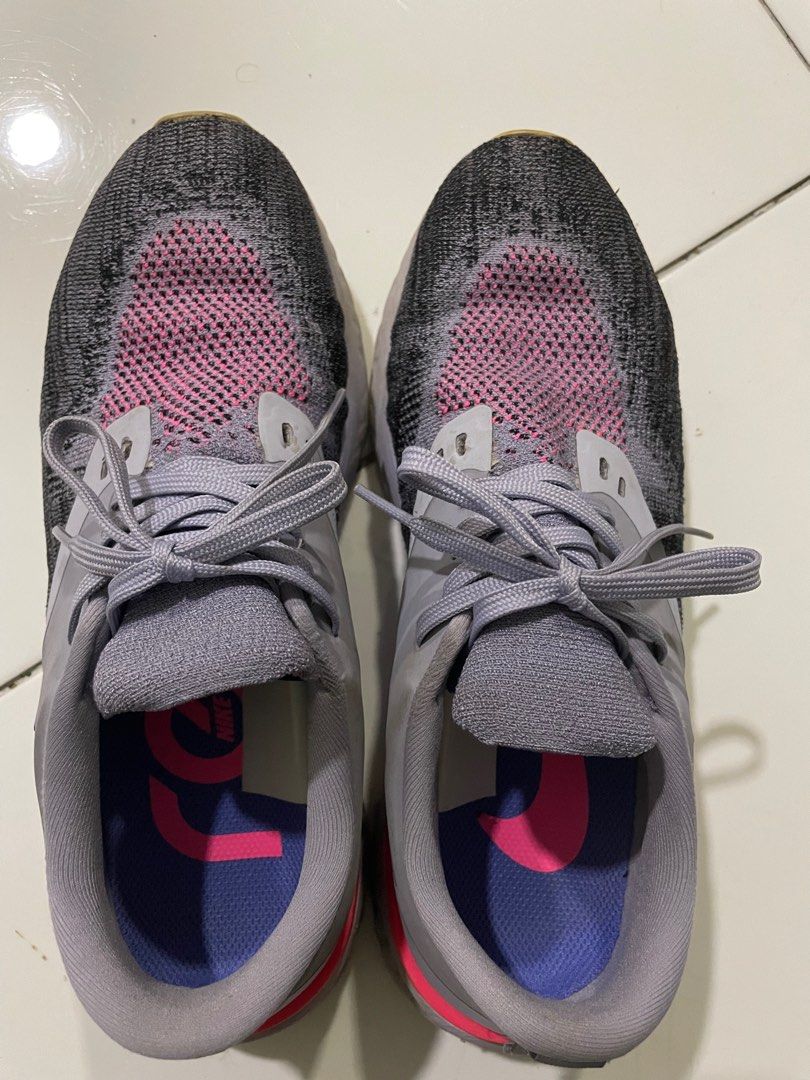 Women shop odyssey react