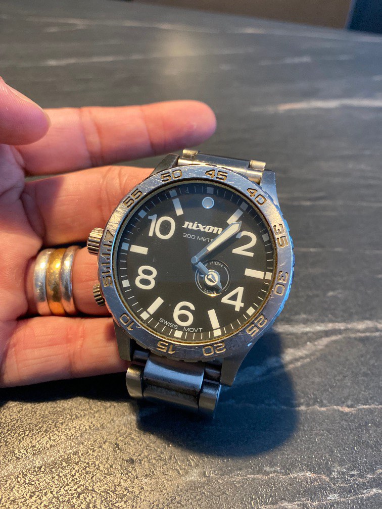 Nixon wrist best sale watch