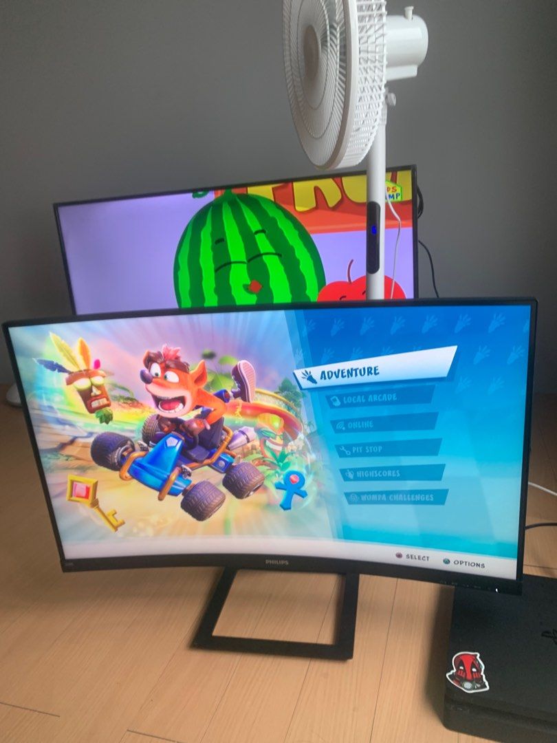 Philips 32 inches curved LCD monitor on Carousell