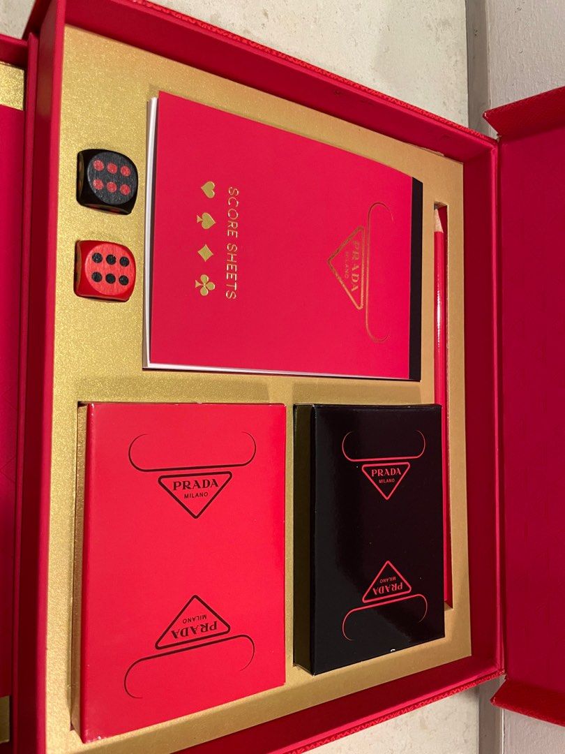 Prada playing cards, 名牌, 飾物及配件- Carousell