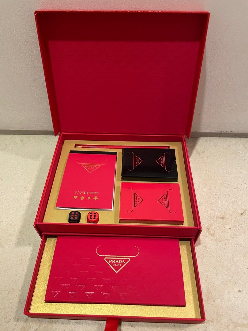 PRADA playing cards (Ox) 啤牌, 名牌, 飾物及配件- Carousell