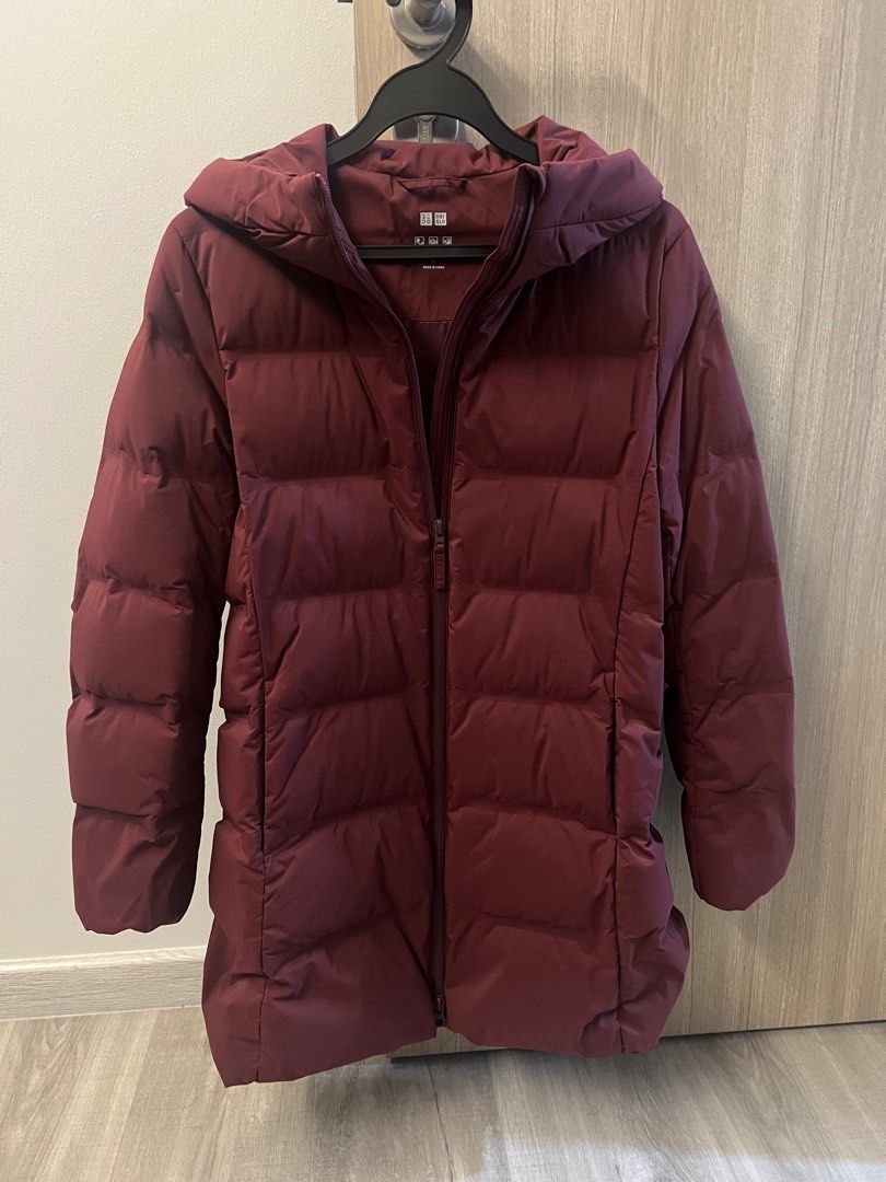 Preloved Uniqlo Maroon burgundy dark red down puffer women s down jacket