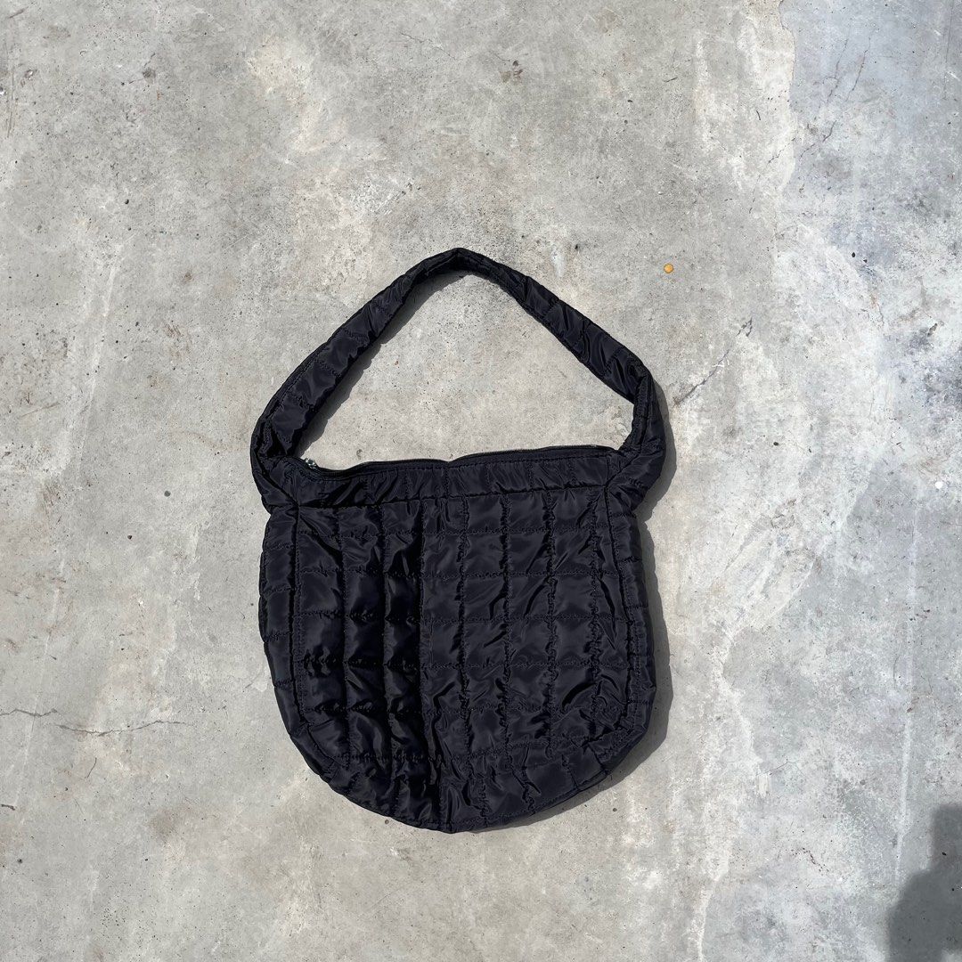COS Oversized Quilted Bag Black, Women's Fashion, Bags & Wallets, Tote Bags  on Carousell
