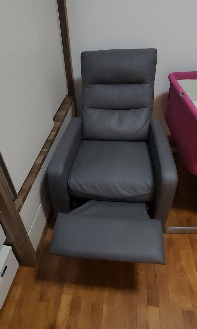Rasco Recliner for nursing moms, Furniture & Home Living, Furniture, Chairs on Carousell